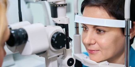 Yakın Görme Sorunu Akıllı Mercek ile Tedavi Ediliyor